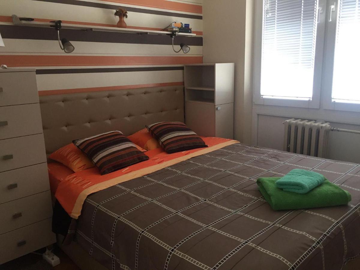 Skopje - Center Bright Apartment Kültér fotó