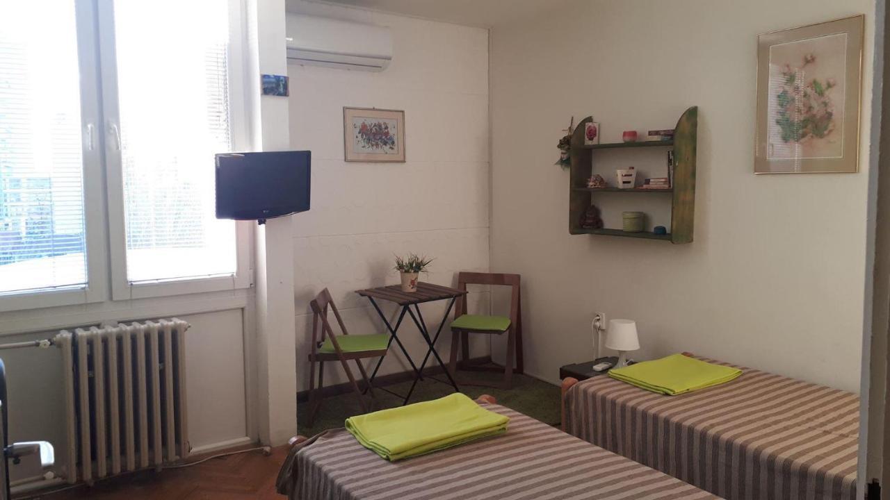 Skopje - Center Bright Apartment Kültér fotó